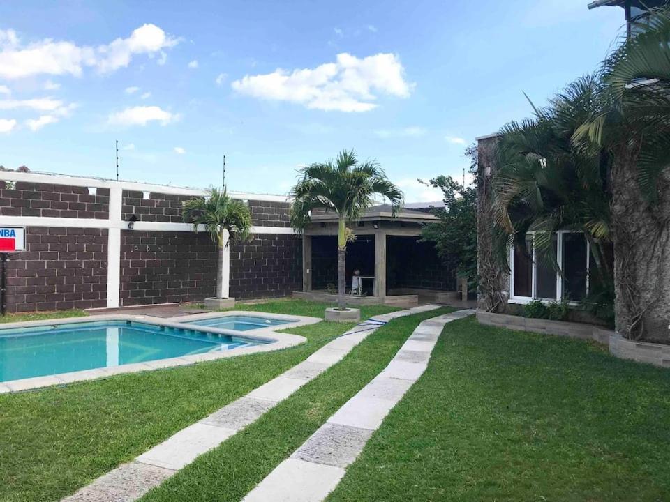 Вилла Casa Acogedora Con Alberca Атльюайян Экстерьер фото